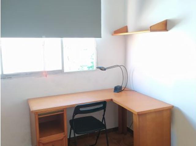 Habitación amueblada en apartamento de 5 dormitorios en Extramurs, Valencia