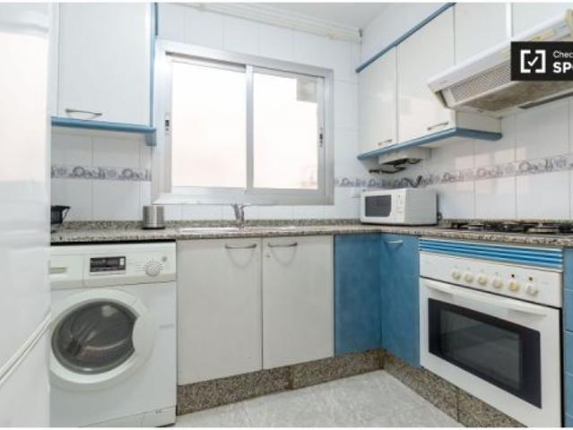 Habitación amueblada en apartamento de 5 dormitorios en El Pla del Real