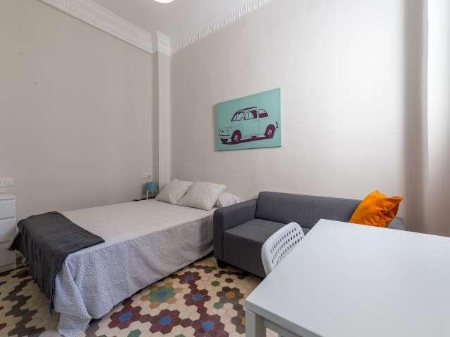 Habitación amueblada en apartamento de 6 dormitorios, L'Eixample, Valencia