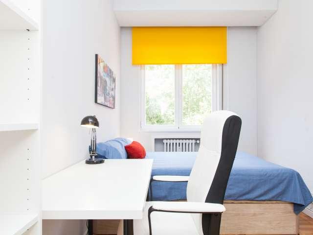 Habitación amueblada en apartamento de 7 dormitorios en Malasaña, Madrid