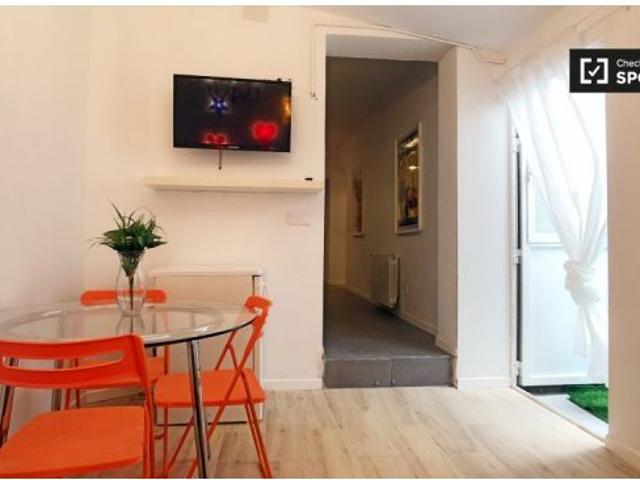 Habitación amueblada en apartamento de 7 dormitorios en Puerta del Ángel