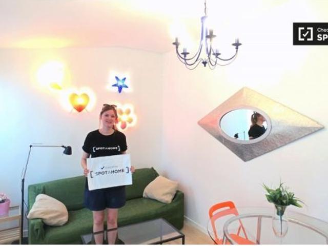 Habitación amueblada en apartamento de 7 dormitorios en Puerta del Ángel