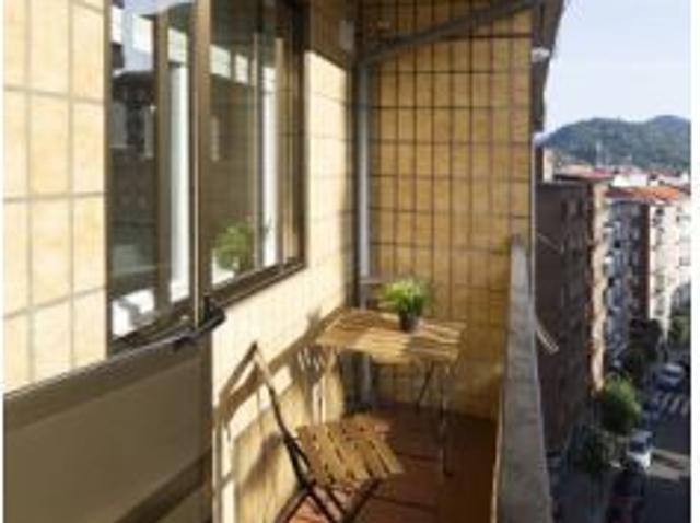 Habitación amueblada en apartamento de 3 dormitorios en Begoña, Bilbao
