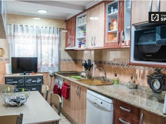 Habitación amueblada en apartamento de 3 dormitorios, L' Olivereta