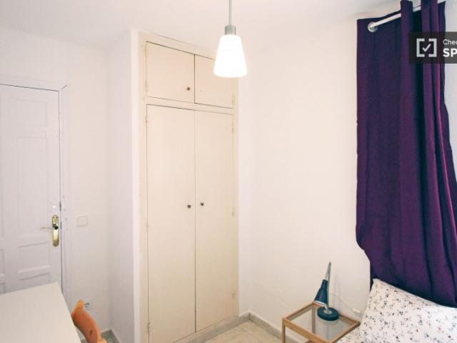 Habitación amueblada en piso compartido en Sants, Barcelona