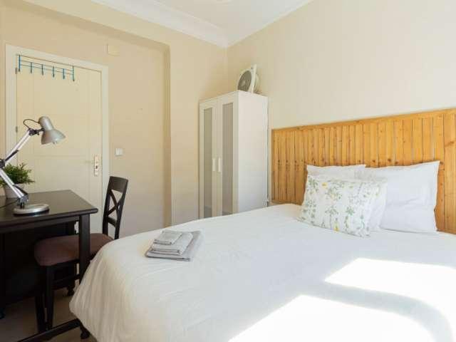 Habitación amueblada en piso compartido en Prosperidad, Madrid
