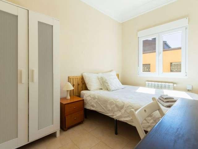 Habitación amueblada en piso compartido en Prosperidad, Madrid