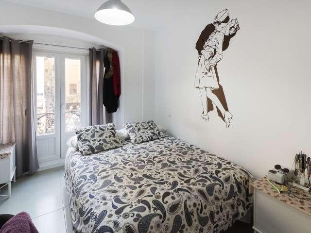 Habitación amueblada en piso compartido en Puerta del Sol, Madrid