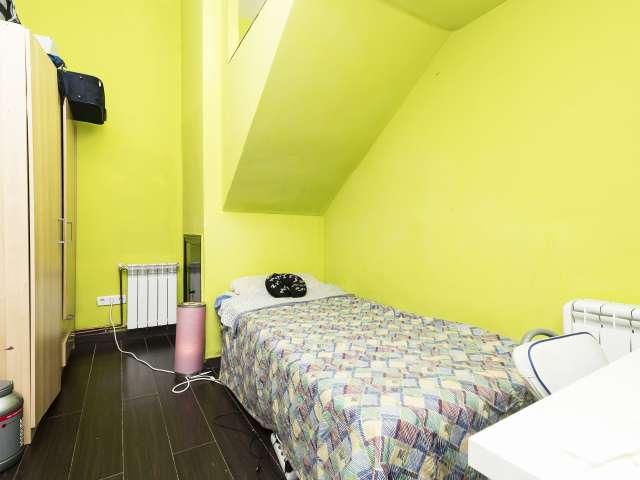 Habitación amueblada en piso compartido Puerta del Ángel, Madrid