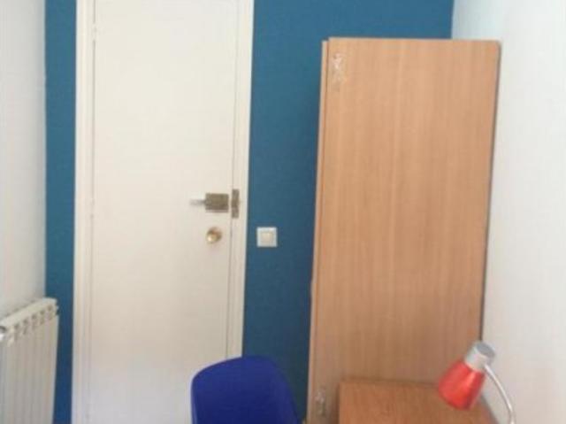 Habitación amueblada en residencia de estudiantes de 8 dormitorios, Madrid Centro