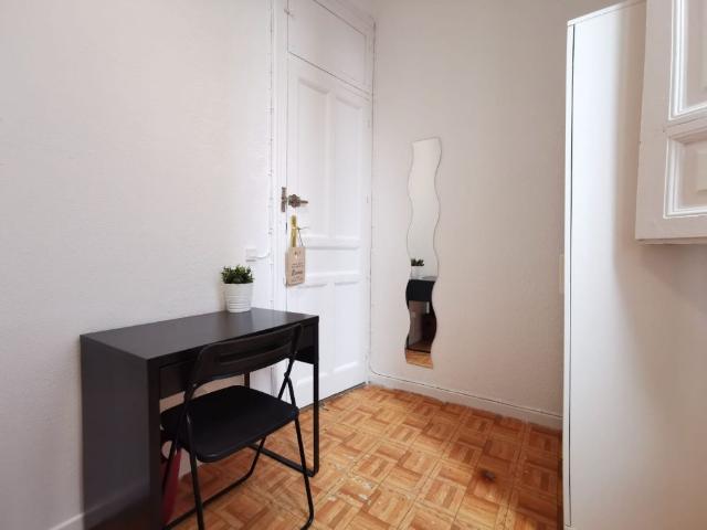 Habitación bien equipada en Preciados