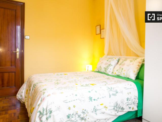 Habitación chic en apartamento de 3 dormitorios en Rekalde, Bilbao