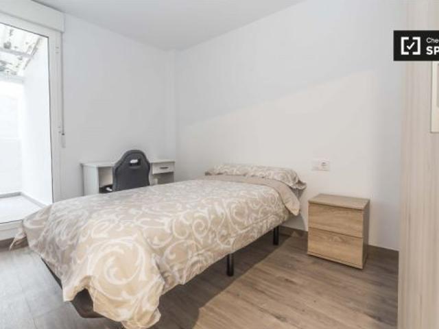 Habitación clásica con amplio espacio de almacenaje en apartamento compartido, El Pla del Real