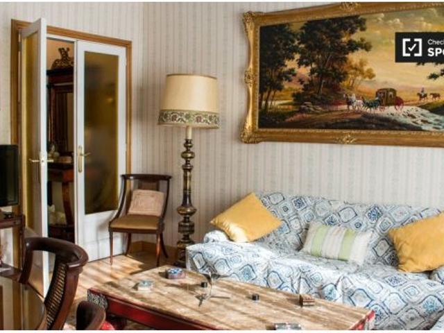 Habitación clásica en un apartamento de 4 dormitorios en L´Esquerra de l’Eixample