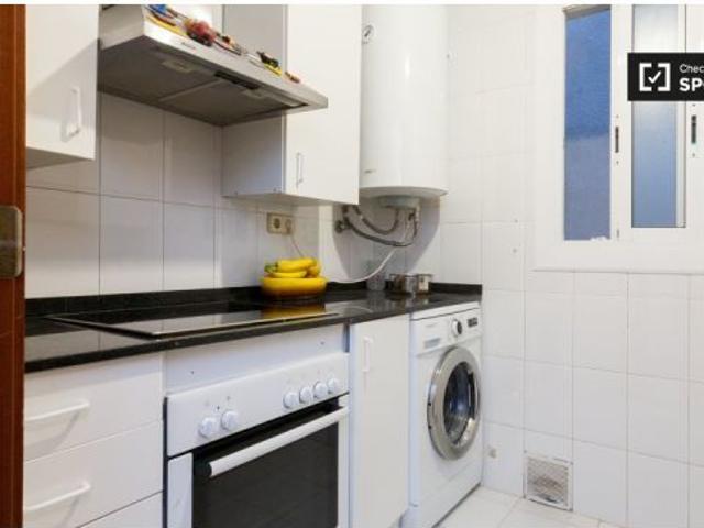 Habitación cómoda en alquiler en el apartamento de 2 dormitorios en el Eixample Dreta
