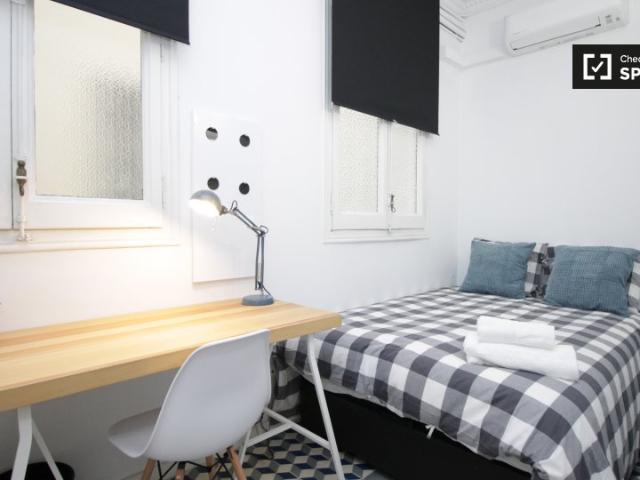 Habitación compacta en un apartamento de 9 dormitorios en L'Eixample, Barcelona