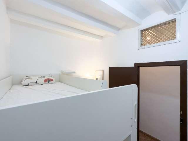 Habitación compartida de 3 habitaciones en alquiler en El Raval, Barcelona