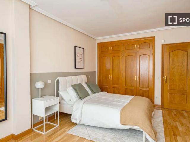 Habitación en un piso compartido de 10 habitaciones en alquiler en Piovera, Madrid