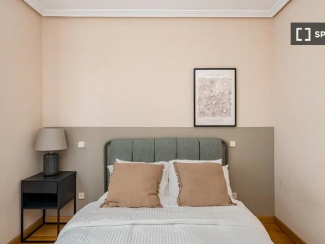 Habitación en un piso compartido de 10 habitaciones en alquiler en Piovera, Madrid