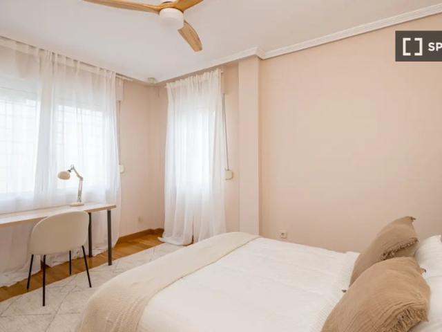 Habitación en un piso compartido de 10 habitaciones en alquiler en Piovera, Madrid