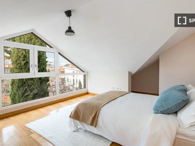 Habitación en un piso compartido de 10 habitaciones en alquiler en Piovera, Madrid