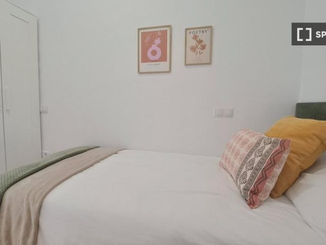 Habitación compartida de 14 habitaciones en alquiler en Castillejos, Madrid