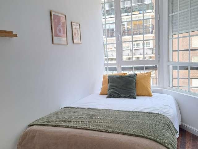 Habitación compartida de 14 habitaciones en alquiler en Castillejos, Madrid
