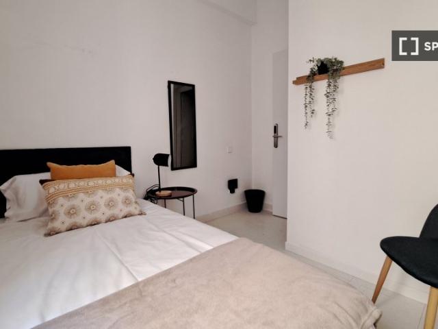 Habitación compartida de 14 habitaciones en alquiler en Castillejos, Madrid