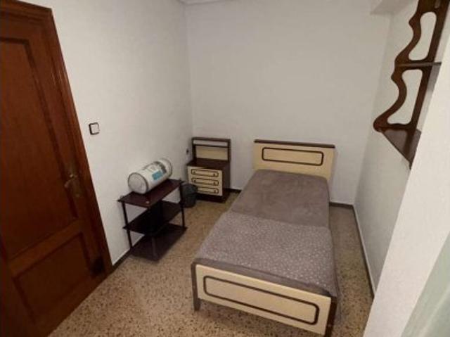 Habitación compartida de 4 habitaciones en Albors, Valencia