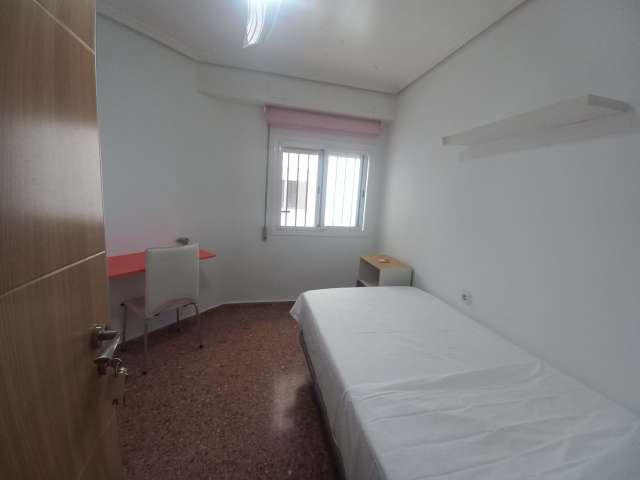 Habitación compartida de 4 habitaciones en alquiler en Ciutat Jardí