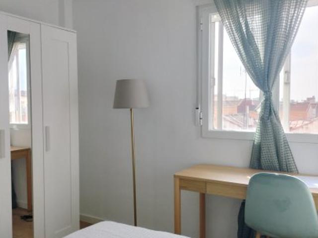 Habitación compartida de 4 habitaciones en Numancia, Madrid