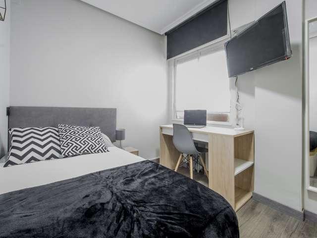 Habitación compartida de 5 habitaciones en Cuatro Caminos, Madrid