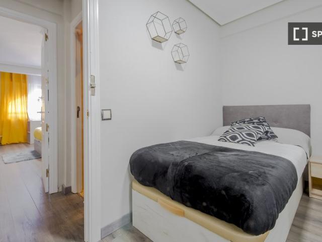 Habitación compartida de 5 habitaciones en Cuatro Caminos, Madrid