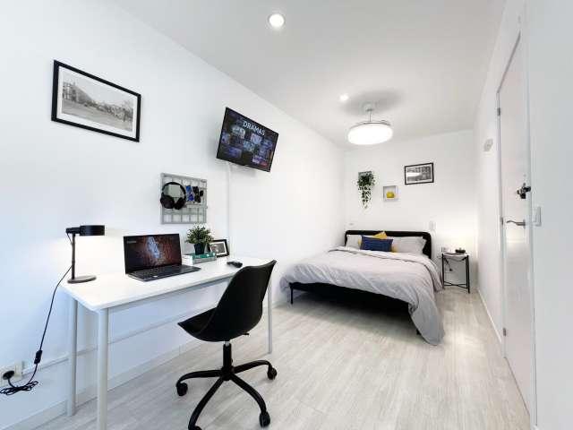 Habitación compartida de 5 habitaciones en Valverde, Madrid