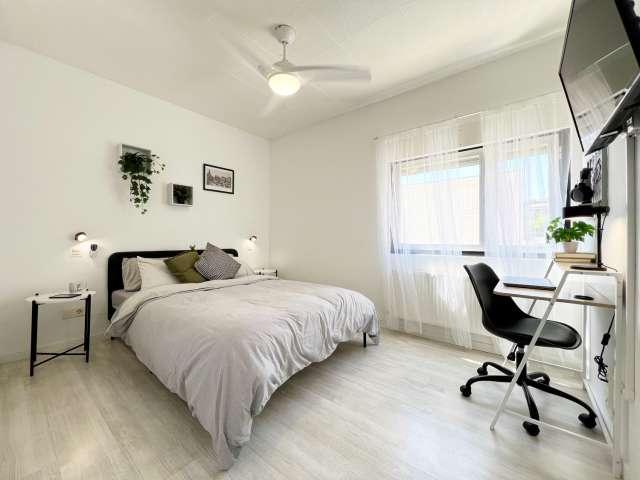 Habitación compartida de 5 habitaciones en Valverde, Madrid