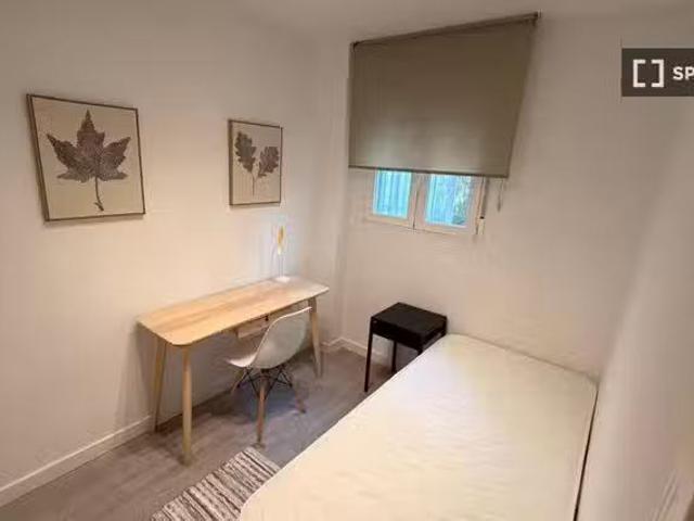 Habitación compartida en apartamento de 4 habitaciones en Camp.