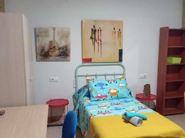 Habitación compartida en piso de 5 habitaciones en La Victoria, Jaén