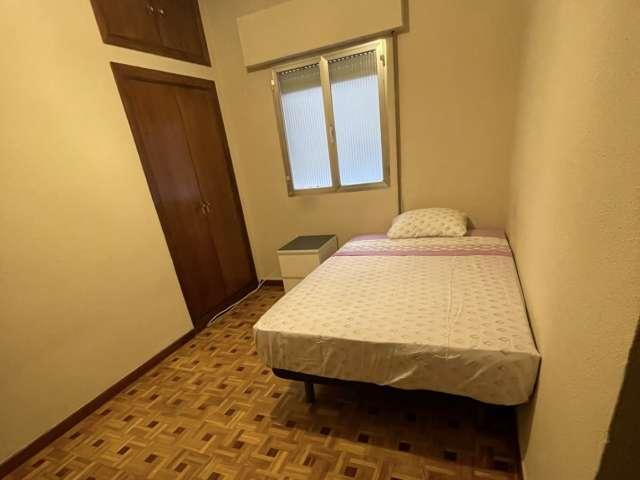 Habitación compartida en piso de 1 dormitorio, Pacífico, Madrid