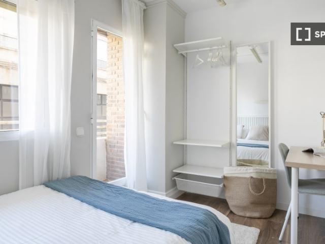 Habitación compartida en un piso de 6 habitaciones en Alicante