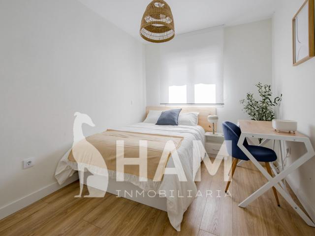 Habitación con terraza y baño privados en C/ Rioja, 26