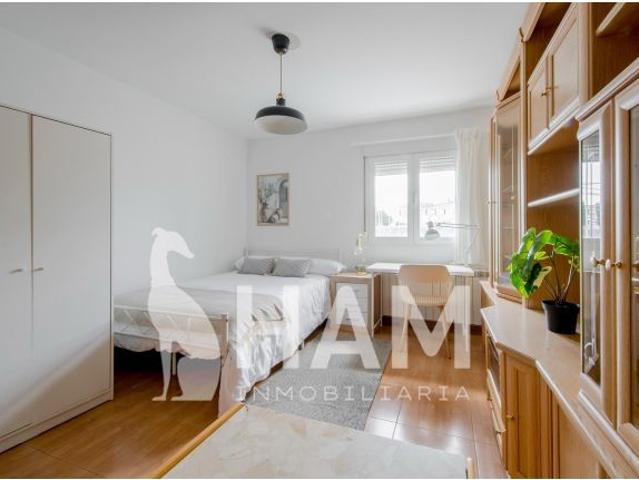Habitación con terraza y baño propios en C/ Febrero, 13A