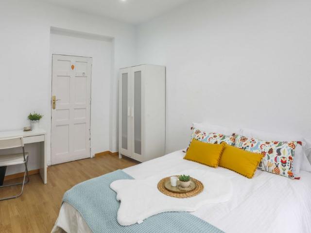 Habitación con balcón en Calle Redondilla