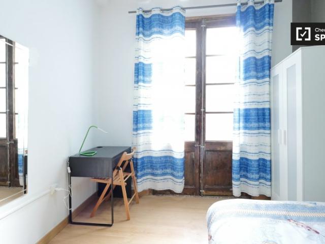 Habitación con balcón en alquiler en apartamento de 3 dormitorios, El Raval