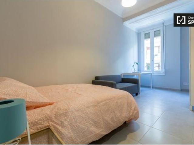 Habitación con baño en un apartamento de 5 dormitorios en L' Eixample