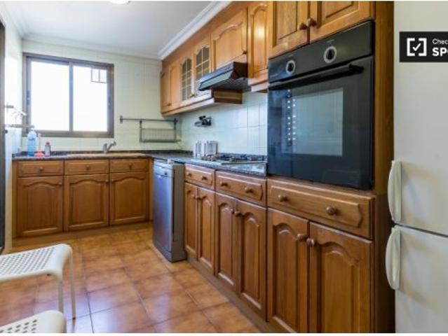 Habitación con baño en alquiler en un apartamento de 3 dormitorios, Benimaclet
