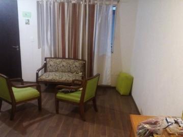 Habitación con baño propio y balcón en zona céntrica