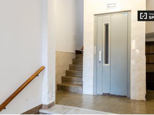 Habitación con cama doble en alquiler en apartamento de 3 dormitorios en El Pla del Real