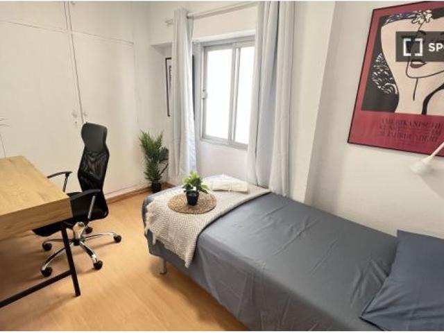 Habitación con cama doble en apartamento de 3 dormitorios en Algiros, València