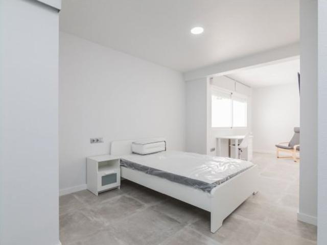 Habitación de alquiler para estudiantes en vivienda reformada Altabix Elche