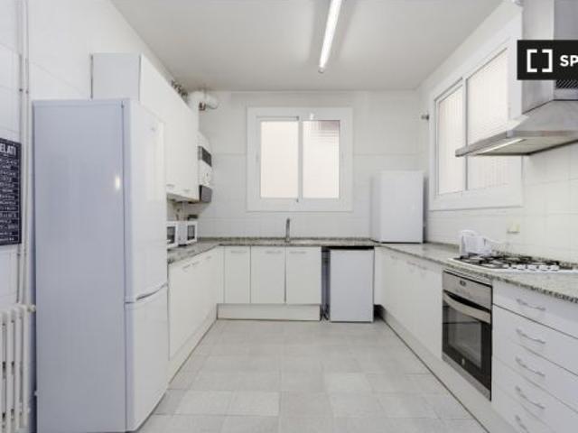 Habitación decorada con armario independiente en el piso compartido, Sarrià Sant Gervasi